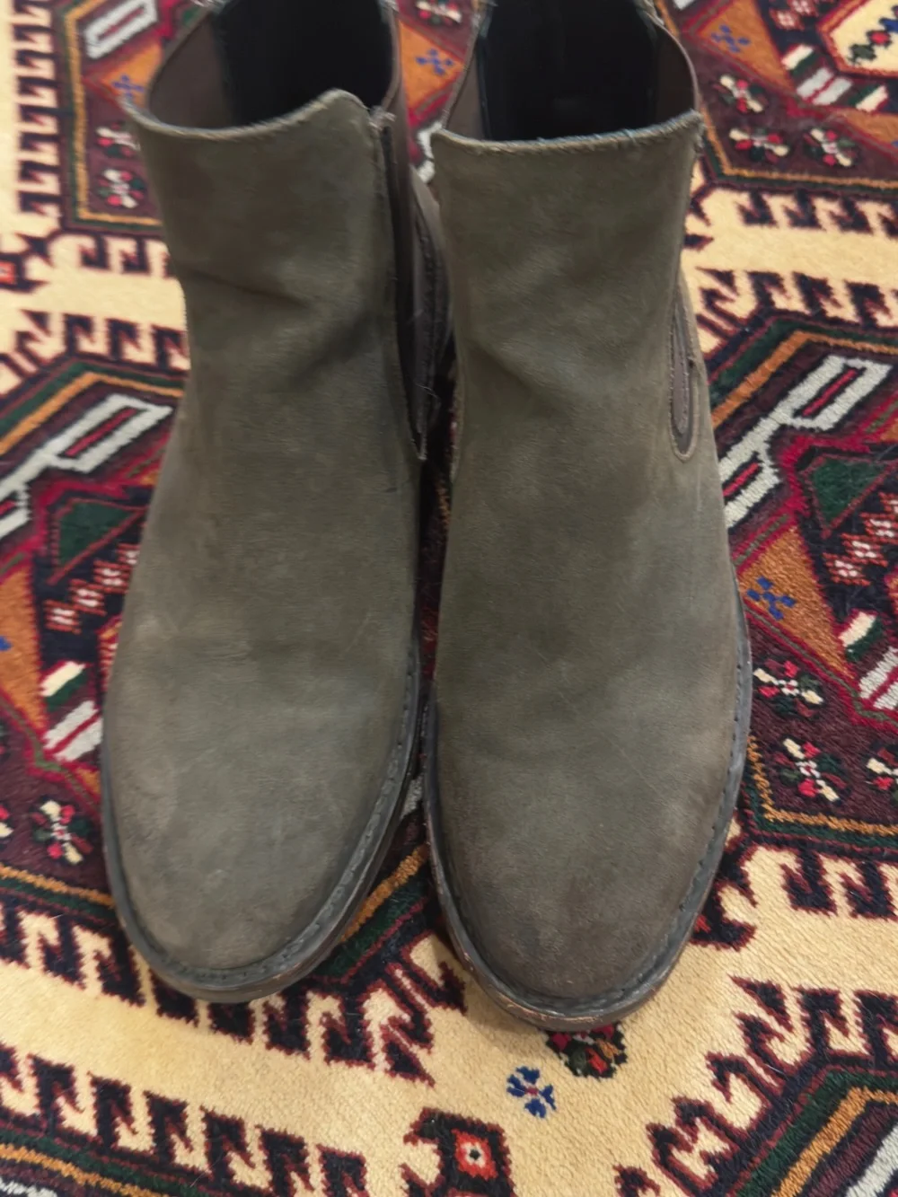 Men's Suede Chelsea Boots - Olive Green